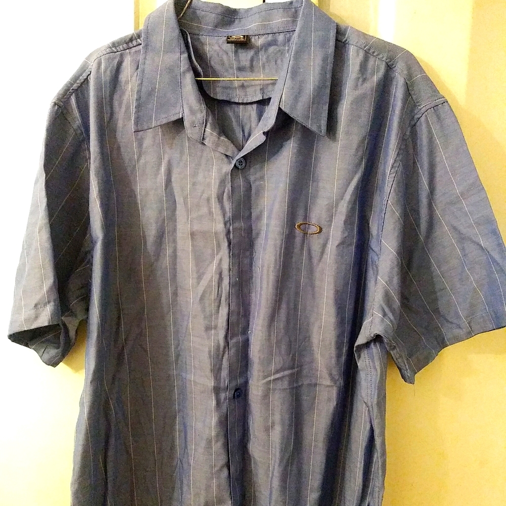 Oakley Men XL Button Down Short Sleeve Shirt